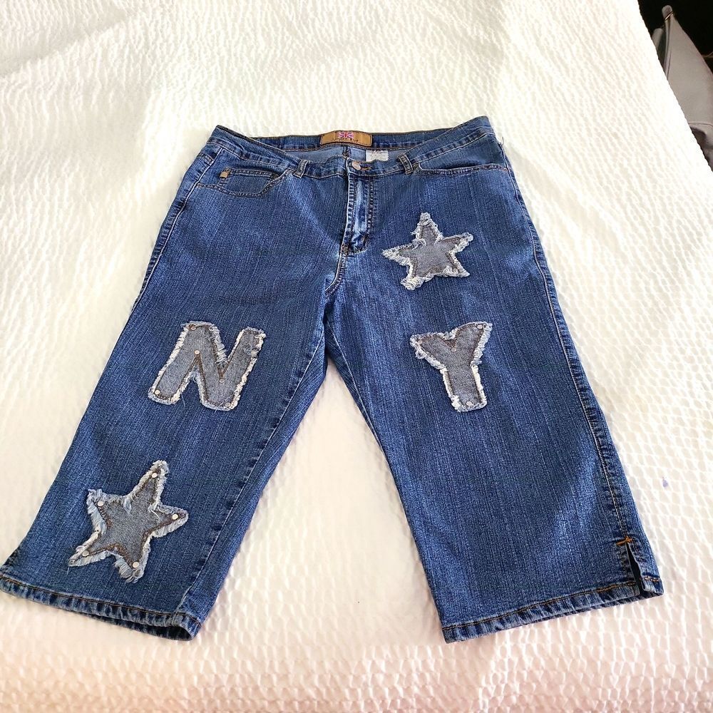 London blue appliquied NY ☆ jeans,size 21/22 crop pants, very cool!